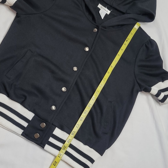 Better B black button down shirt with hoodie sz M - Picture 7 of 8